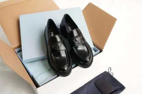 الأحذية الرجالية الإيطالية الرسمية, ماركة برادا Prada